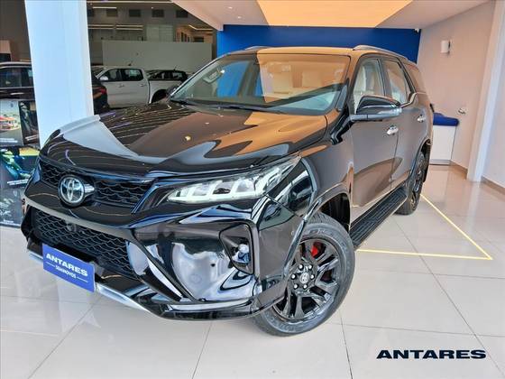 TOYOTA HILUX SW4 2.8 D-4D TURBO DIESEL DIAMOND 7L 4X4 AUTOMÁTICO